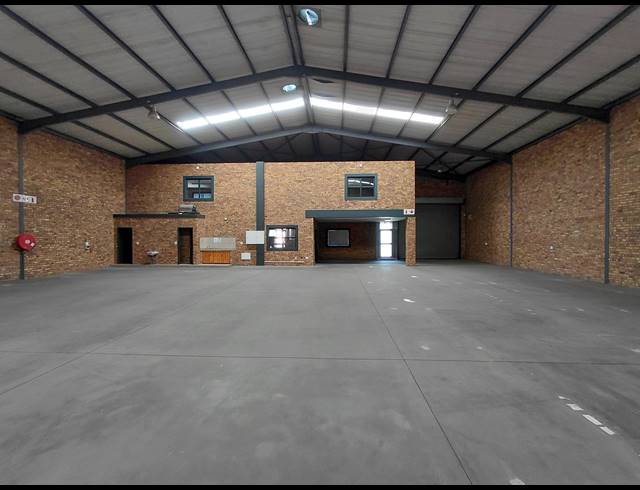 630M² WAREHOUSE TO LET IN BRENTWOOD PARK